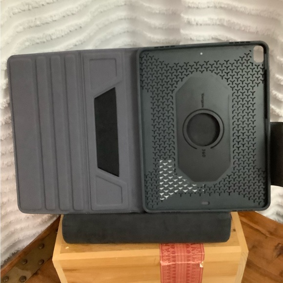 Targus VersaVu Classic Carrying Case Apple iPad Pro (12.9”) PLUS Tablet Lap Rest - Picture 6 of 9